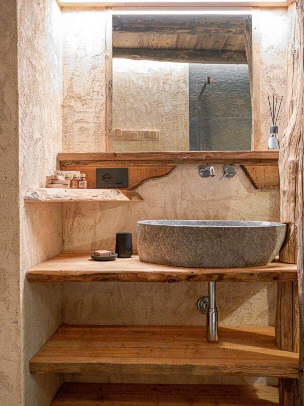 Andata-e-Ritorno-Bagno-Lavabo-e-specchio-vista-frontale