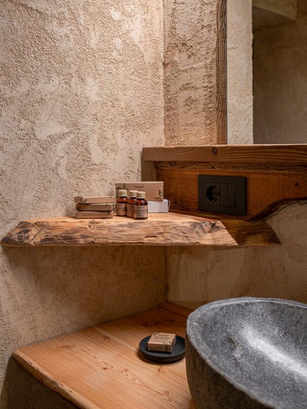Andata-e-Ritorno-Bagno-mensola-ad-angolo