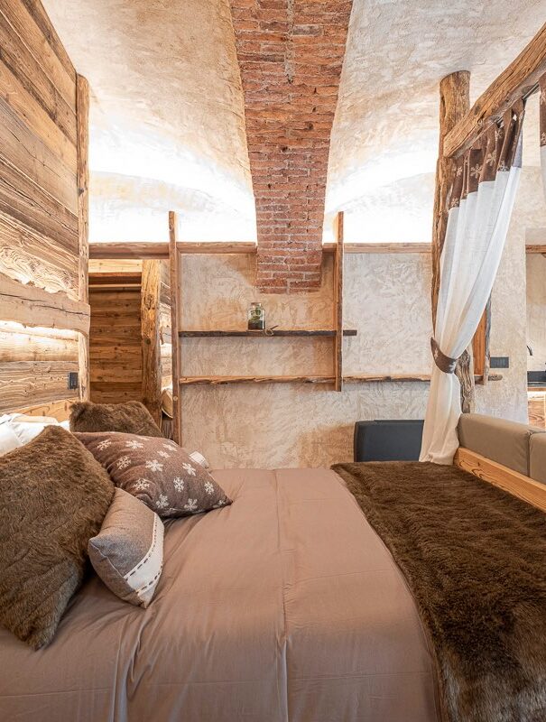 Andata-e-Ritorno-Letto-matrimoniale-vista-laterale-verso-cucina